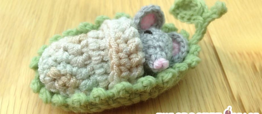 Sleepy Socks Crochet Mouse   [FREE Amigurumi Pattern+Tuts]