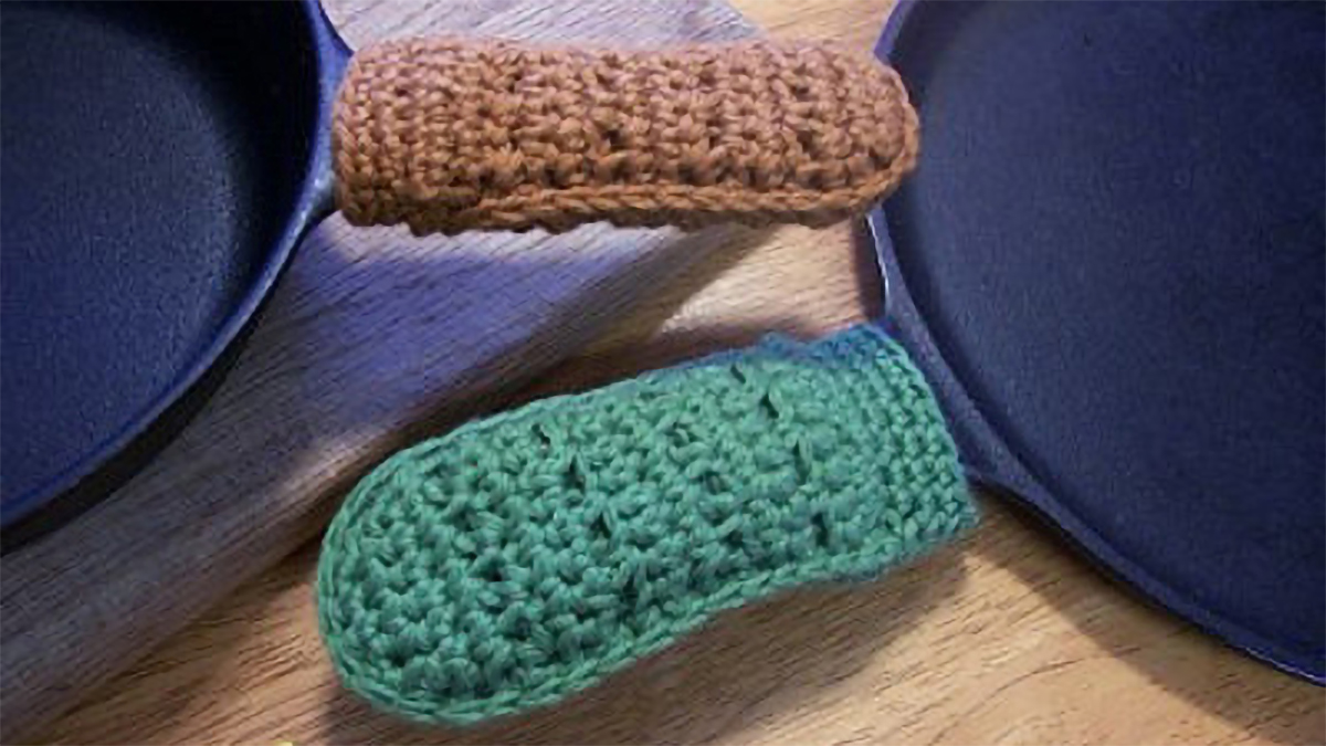 Crochet Pan Handle Covers || thecrochetspace.com