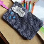 Crochet Pencil Case. Greay zip pencil case with pencils stitcking out || thecrochetspace.com