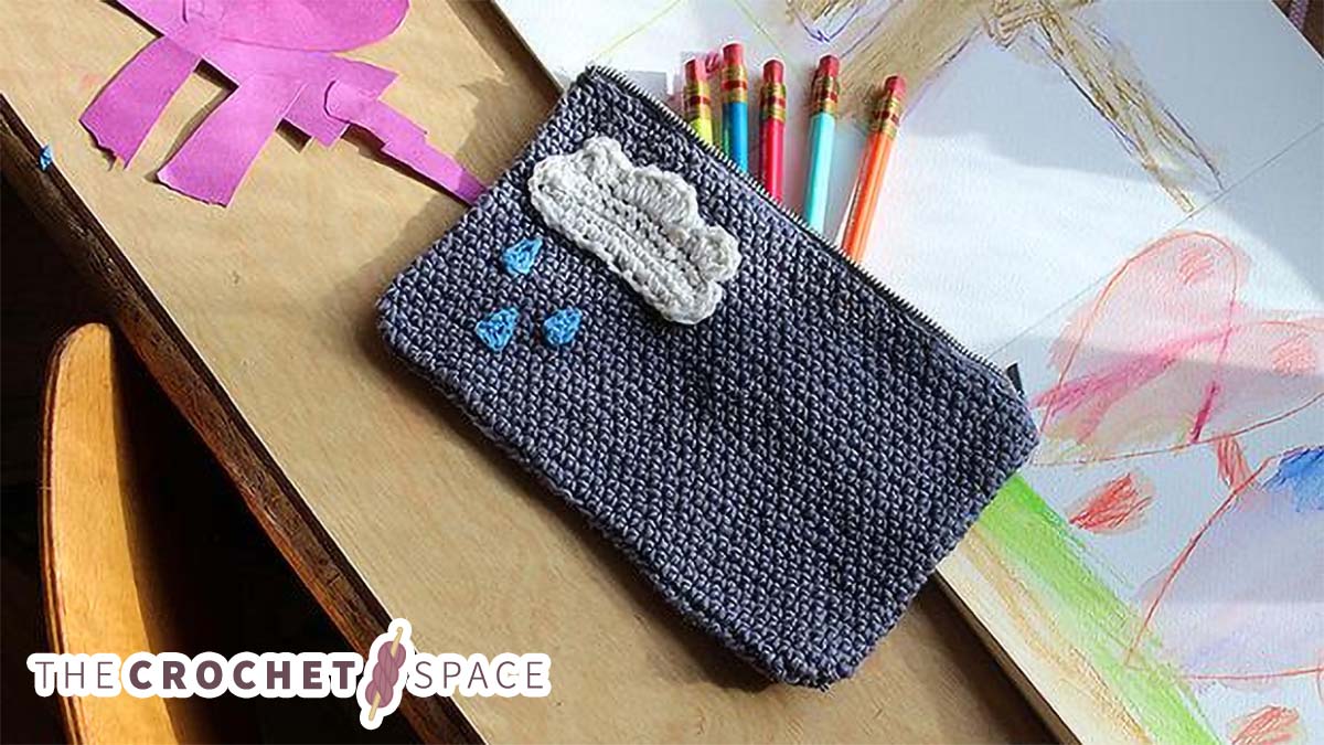 Crochet Pencil Case || thecrochetspace.com