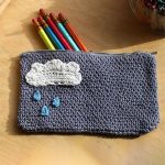 Crochet Pencil Case. Greay zip pencil case with accent clouds || thcecrochetspace.com