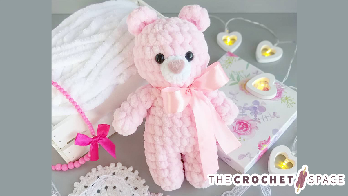 Crochet Plush Teddy Bear || thecrochetspace.com