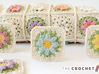 Crochet Primavera Granny Square || thecrochetspace.com