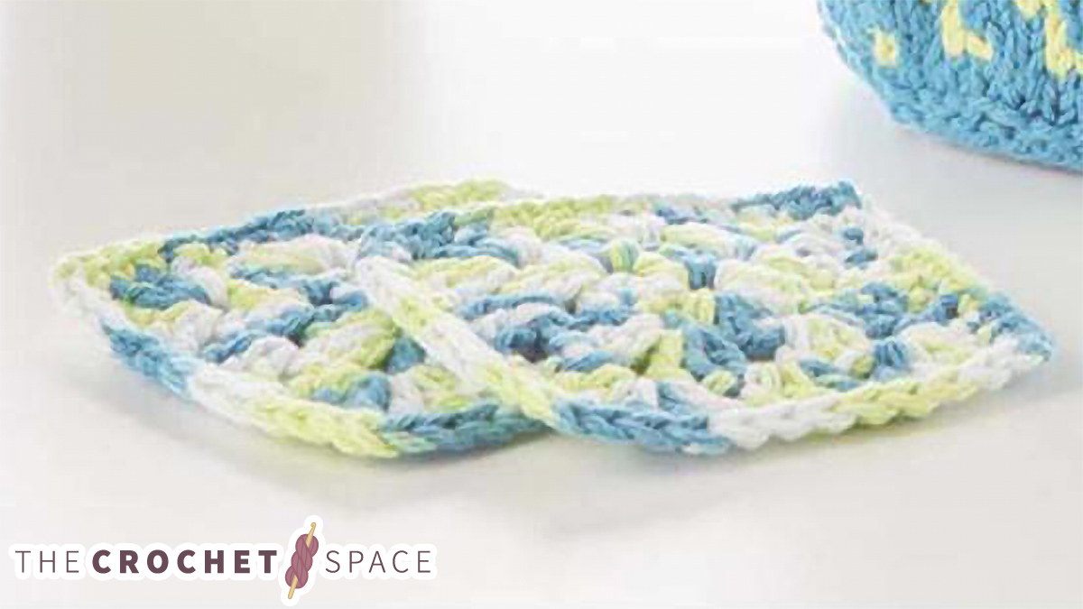 Crochet Quick Square Coasters || thecrochetspace.com