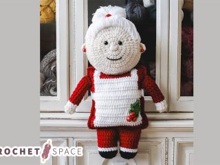 Crochet Ragdoll Mrs Claus || thecrochetspace.com