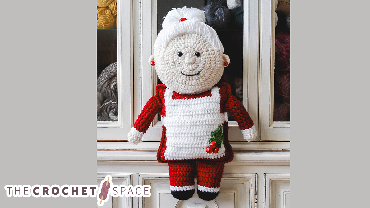 Crochet Ragdoll Mrs Claus || thecrochetspace.com