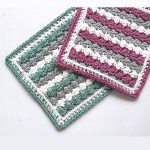 Crochet Raspberry Ripple Square. Two squares in different colors || thecrochetspace.com