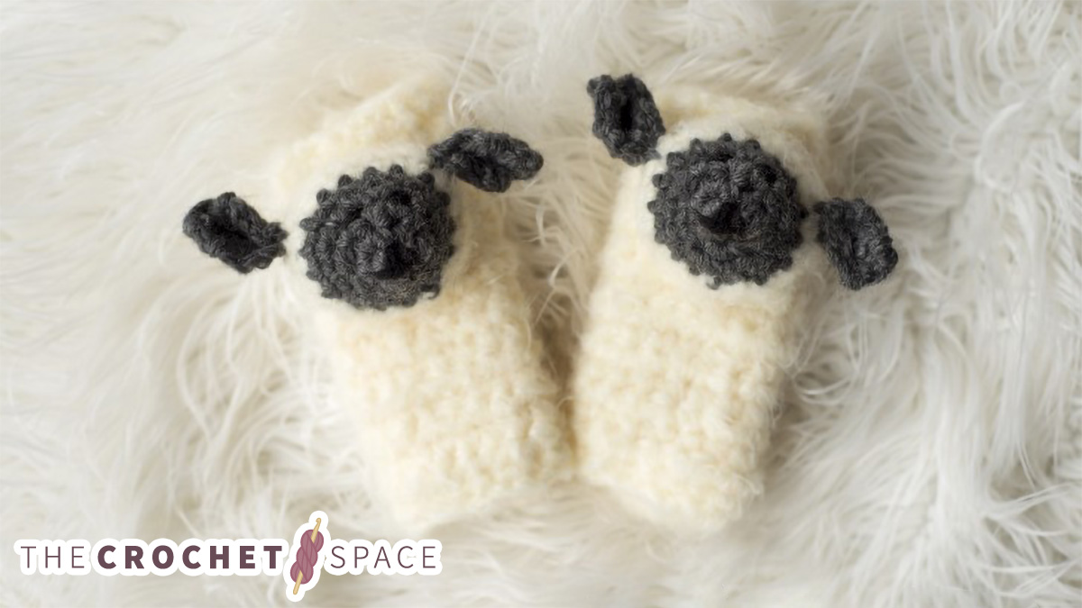 Crochet Seat Belt Covers || thecrochetspace.com