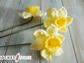 Crochet Spring Daffodils || thecrochetspace.com