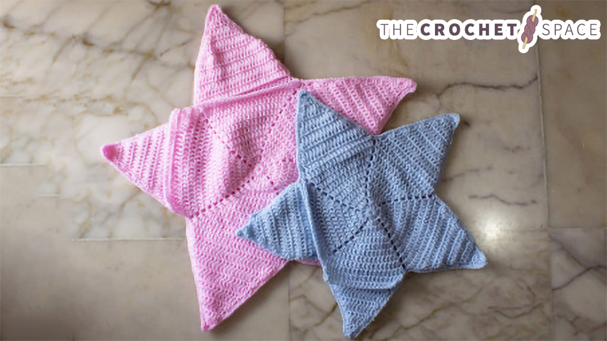 Crochet Star Baby Wrap || thecrochetspace.com