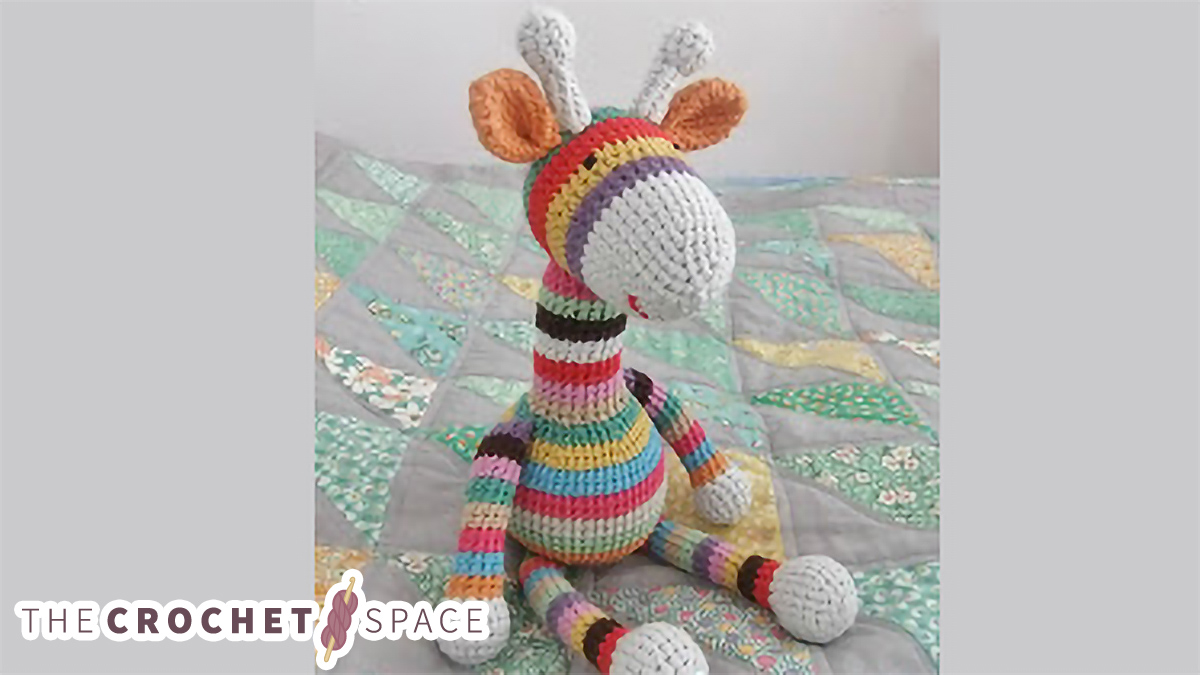 crochet stripy giraffe || editor