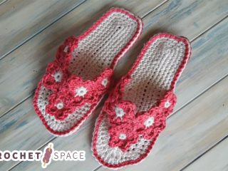Crochet Summer Sandals || thecrochetspace.com