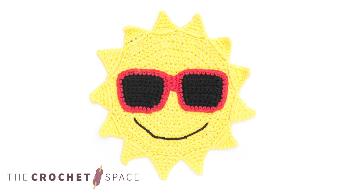 Crochet Sun Dishcloth || thecrochetspace.com