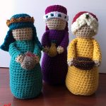 Crochet Three Wize Men. Crafted in gold, teal and purple || thecrochetspace.com