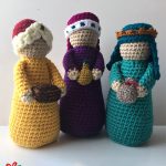 Crochet Three Wize Men. Bearing their gifts || thecrochetspace.com