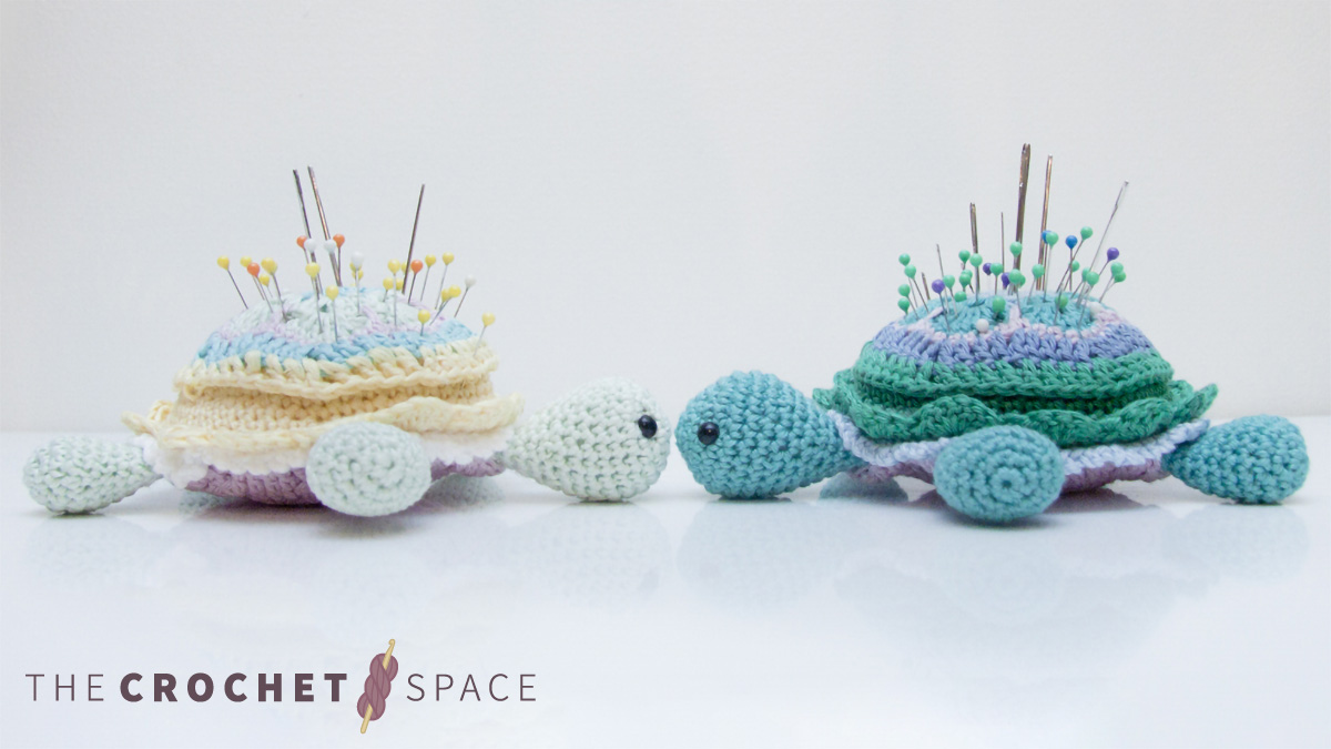 crochet turtle pincushion || editor