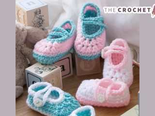Crochet Two-Color Baby Booties || thecrochetspace.com