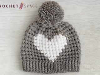 Crochet Valentine Heart Hat || thecrochetspace.com