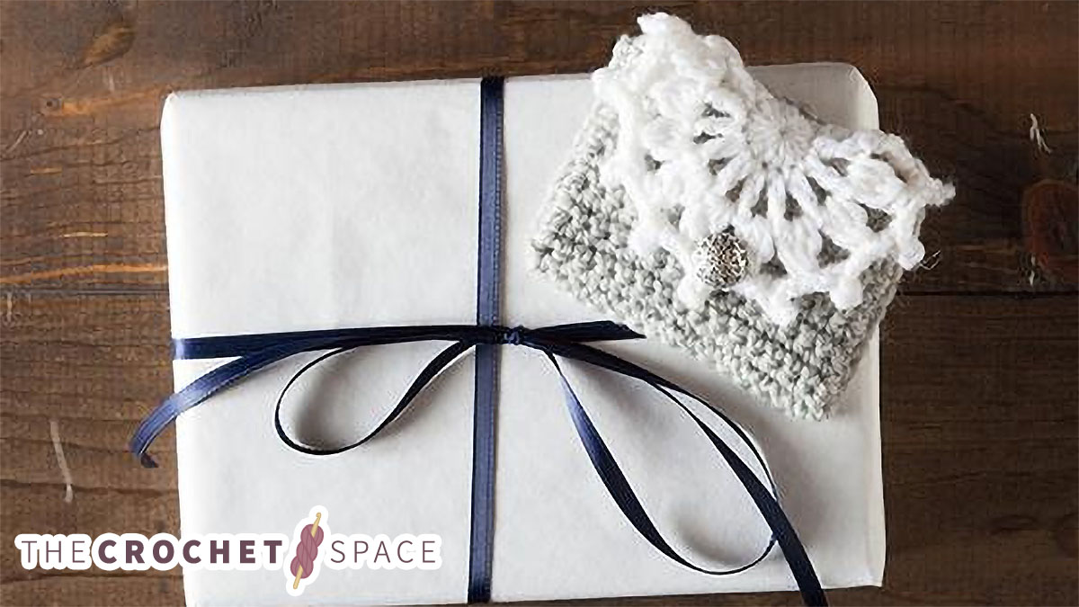crochet victorian lace gift card sleeve || editor