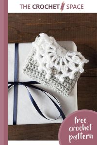 crochet victorian lace gift card sleeve || editor