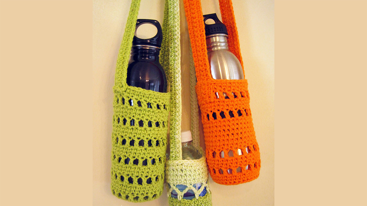 Crochet Water Bottle Carrier || thecrochetspace.com