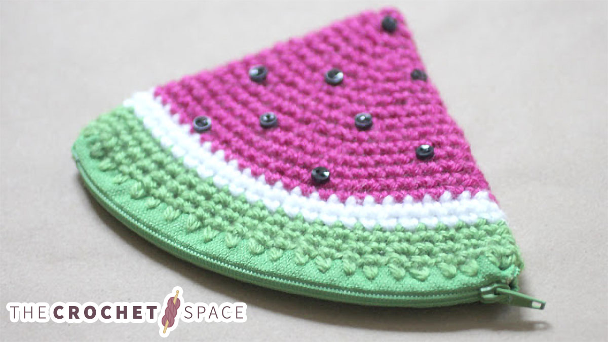Crochet Watermelon Coin Purse || thecrochetspace.com
