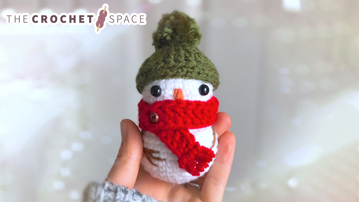 Crochet Winter Mini Snowman || thecrochetspace.com