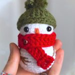 Crochet Winter Mini Snowman || thecrochetspace.com