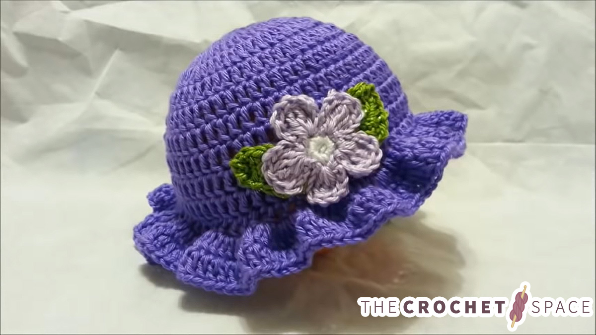 Crochet Young Ladies Hat With Flower || thecrochetspace.com