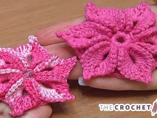 Crocheted 3D Flower || thecrochetspace.com