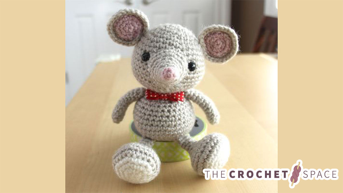 crocheted baby amigurumi mouse || editor