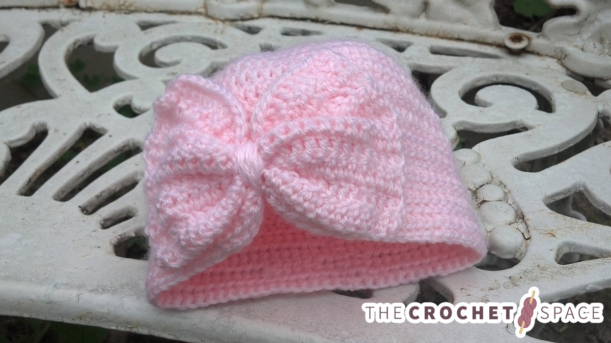 crocheted baby turban with a bow || editor