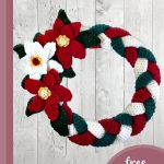 Crocheted Braided Christmas Wreath || thecrochetspace.com