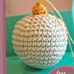 Crocheted Christmas Baubles || thecrochetspace.com