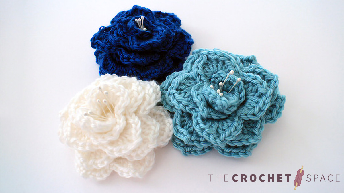 Crocheted Crocodile Stitch Flower || thecrochetspace.com