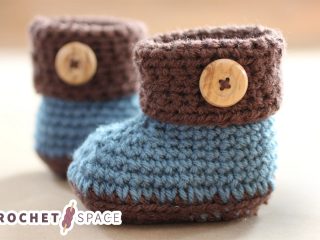 Crocheted Cuffed Baby Booties || thecrochetspace.com