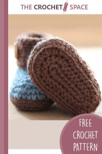 crocheted cuffed baby booties || https://thecrochetspace.com
