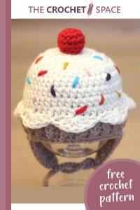 crocheted cupcake hat with earflaps || https://thecrochetspace.com