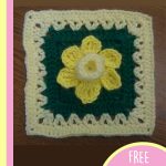 Crocheted Daffodowndillies Square. one daffodil square for Easter crafted in peach, green, cream and yellow || thecrochetspace.com