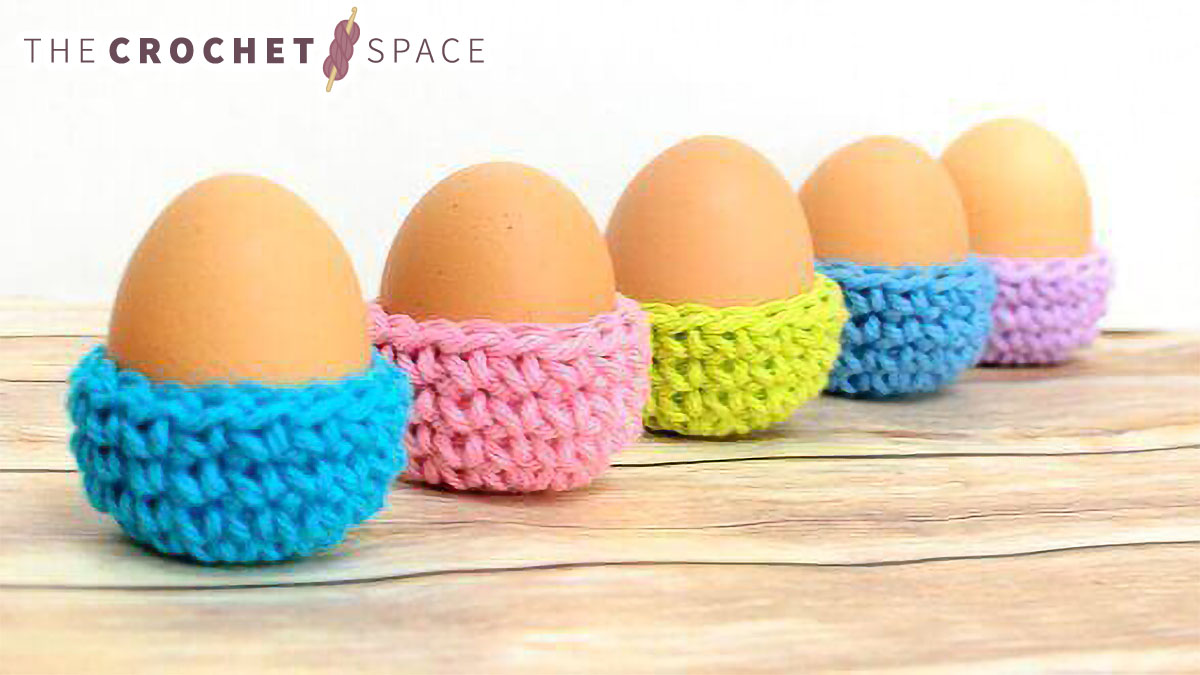 Crocheted Egg Cup Cozy || thecrochetspace.com