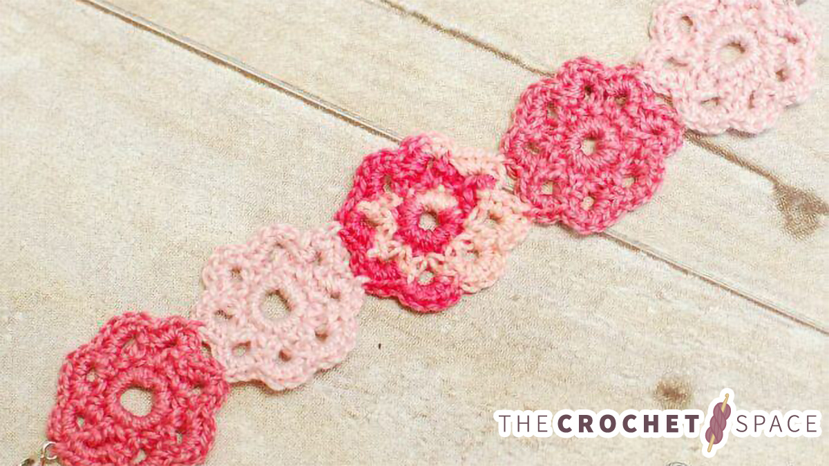 crocheted flower bracelet || editor