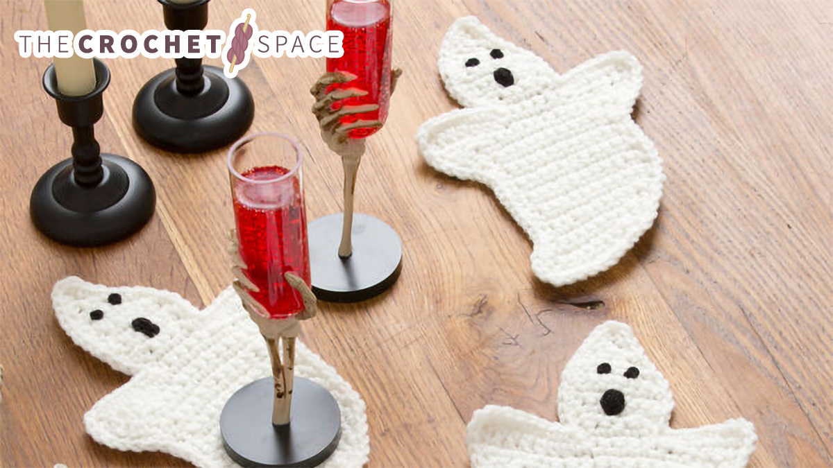 Crocheted Ghost Coasters || thecrochetspace.com