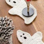 Crocheted Ghost Coasters. Two white ghost coaster, one with a champagne flute || thecrochetspace.com