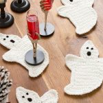 Crocheted Ghost Coasters. Four ghost coasters with two champagne flutes on them || thecrochetspace.com