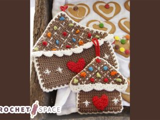 Crocheted Gingerbread Pot Holders || thecrochetspace.com