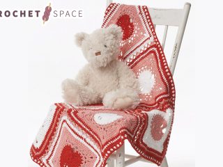 Crocheted Heart Blanket || thecrochetspace.com