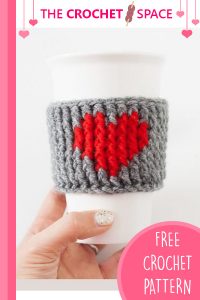 Crocheted Heart Cup Warmer. Grey warmer with a red heart || thcercohetspace.com