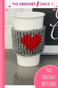 Crocheted Heart Cup Warmer. Grey ribbed warmer with red heart in the ecnter || thcecrochetspace.com