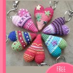 Crocheted Heart Key Rings. 6x heart keyrings all faving with point inwards and touching || thecrochetspace.com