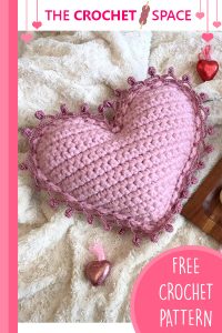 Crocheted Heart Shaped Pillow. Heart shaped pillow with pink edging || thecrochetspace.com